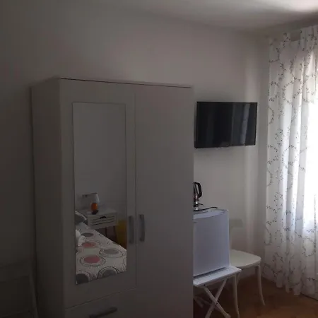 I Sobe Marijana Apartamento Rab Town